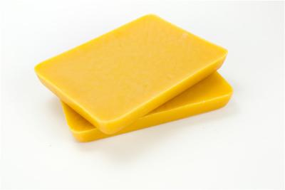 China 1OZ Natural Beeswax Block / Yellow Bee Wax Block Applied In Hand Creams And Lip Balm for sale