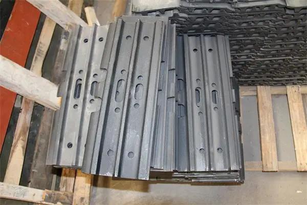 Quality ISO Excavator Track Shoe Grouser Plates For Doosan ATV PC300 PC400 for sale