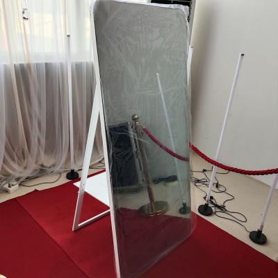 China Cor branca da tela grande da cabine da foto do espelho de um Selfie de 65 polegadas para o aluguel à venda