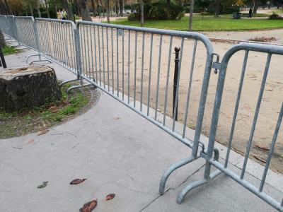 China Interlocking Metal Crowd Barriers 1.1m Height for sale