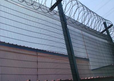 China O metal grampeia cerca Welded Mesh Security Fencing do roubo de 70*70mm a anti à venda