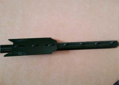 China 7 Ft Green Iso Steel 0.95lb/Ft Studded T Post Stock For Farm Fence for sale