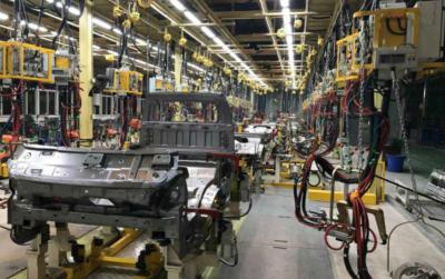 Chine À travers la chaîne de production de soudure automatique de l'automobile D7 projet à vendre