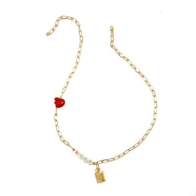 Chine Couleur d'or de collier de perle d'alphabet personnalisée par été pour la femme à vendre