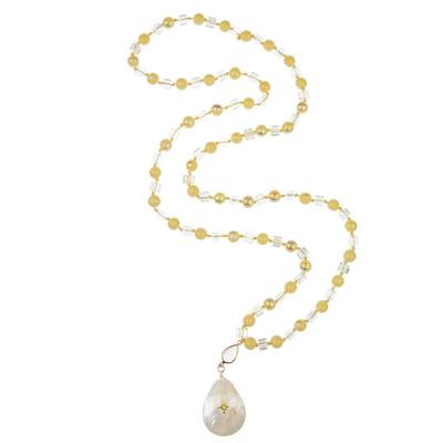 Chine Le rond jaune de place transparente perle le collier multi de couleur avec Shell Charm à vendre