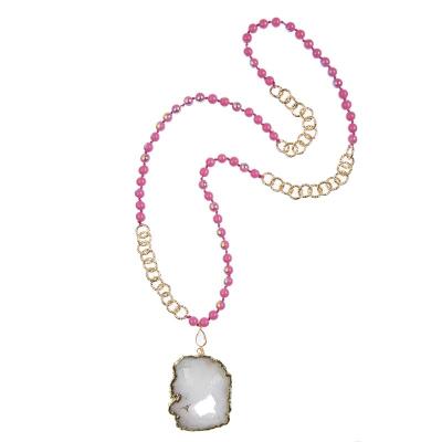 China A cor branca do rosa do pendente de Druzy perla a colar longa com borda do ouro à venda