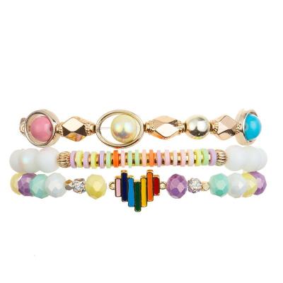 Chine Le bracelet fait main de perles de charme de coeur d'arc-en-ciel coloré pour des femmes font la fête à vendre