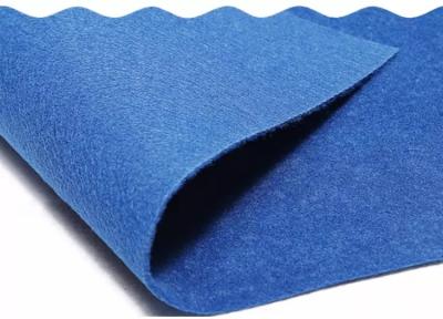 Chine l'aiguille du polyester 700gsm poinçonnent le velours non tissé/fibre non-tissée d'ouatine/de augmenter non-tissés pour la bâche de tapis ou de terre à vendre