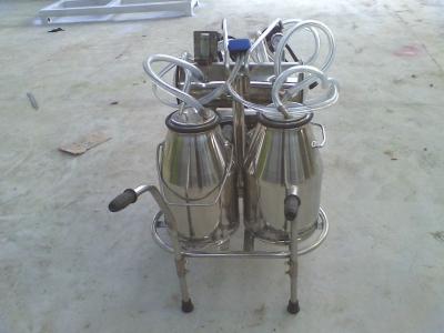 China Mobile 25L Cow Milking Equipment , 20cows/H Cow Milk Suction Machine for sale
