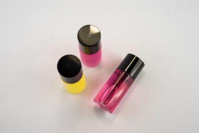 Cina Bottiglie cosmetiche su ordinazione di protezione contro la corrosione con il cappuccio/pompa/spruzzatore in vendita