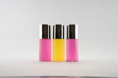 China Garrafas cosméticas vazias coloridas, garrafas de creme plásticas ambientais à venda