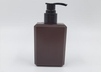 Chine Brown a givré la bouteille en plastique carrée du lavage PETG de main avec la pompe noire de lotion à vendre