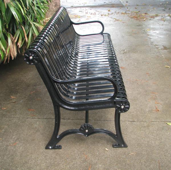 Quality Cast Iron Outdoor Metal Benches Modern Style For Garden School for sale