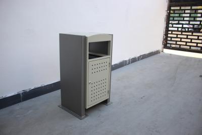 Κίνα Hot Sale Outdoor Stand Sanitary Rubbish Bin Metal Waste Bin 13 Gallon Strong Steel Outdoor Trash Can For Streets προς πώληση