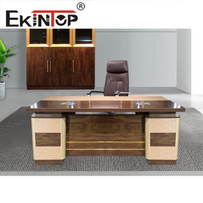 China Conjunto de mesa de escritório executivo de madeira MDF E1 Partilce Board Mobiliário de escritório moderno em forma de L à venda