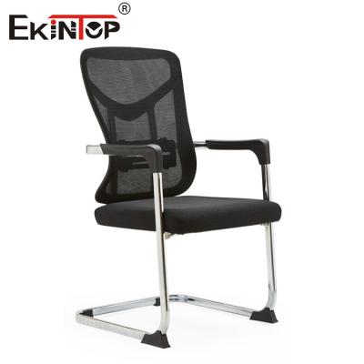 Китай Чёрный офисный стул коммерческого стиля с решетчатой спинкой с подлокотниками продается