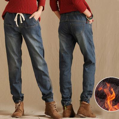 Chine Le genou déchiré a coupé l'aucun se fanent les jeans coniques des femmes de couleur, jeans de Bootcut des femmes à vendre