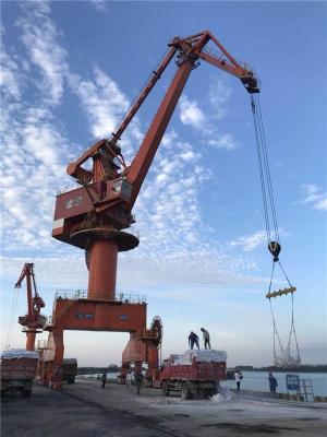 China 8.5m-30m Radius 60t 300t Door Base Boom Lift Crane For Material Handling for sale