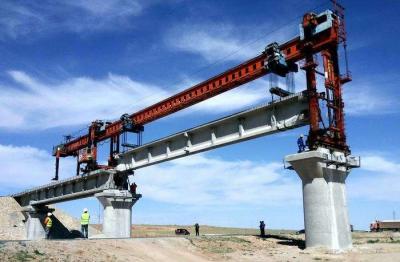 China 100t 200t 400t Bridge Girder Erection Machine With Auto Transmission System for sale