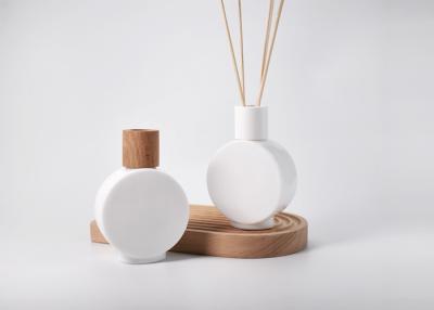 China Custom 100ml Oblate Glass Reed Diffuser Bottle, 100% Recyclable Flint Or Opal Glass, Equipped With Various Screw-On Caps for sale