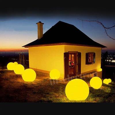 China Luz de bolas de plástico PE de 16 colores con control remoto recargable en venta