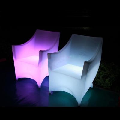 China Silla de muebles iluminada con LED de plástico PE RGB con batería de litio recargable en venta