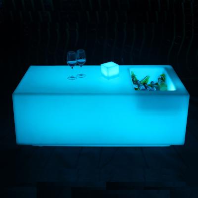 China Cubo de hielo exterior iluminado de mesa de cambio de color resistente al agua en venta