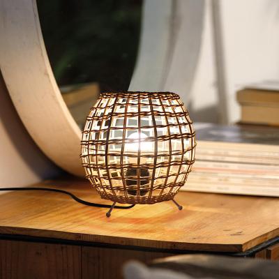 Cina small Creative rattan ball table lamp Rattan art rattan woven bedroom decorative table lamp in vendita