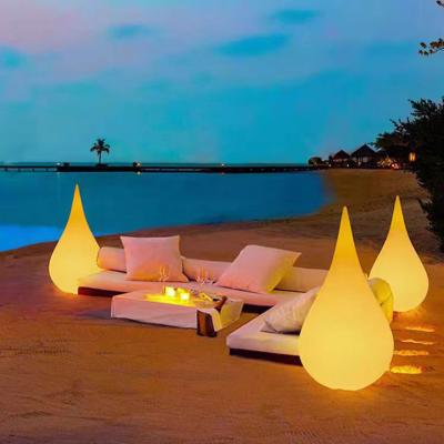 China Wireless Outdoor Waterproof Plastic Standing Water Drop Floor Lamp For Event Decoration à venda