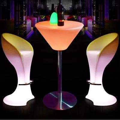 China Glowing LED Bar Furniture Light Up Cocktail Table And Chairs Illuminated Waterproof LED Bar Table Led Furniture zu verkaufen
