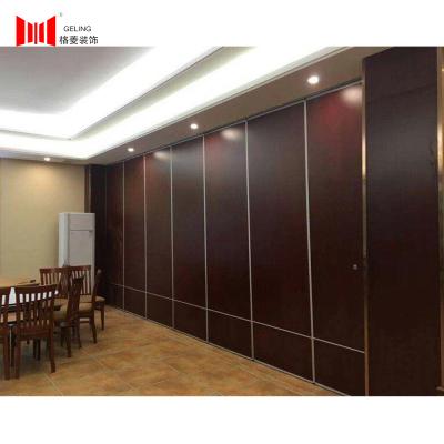 China 38-45db Soundproof Sliding Folding Wall Partition 65mm Demountable Partition Wall for sale