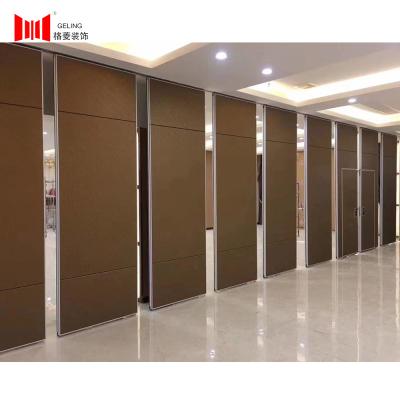 China Leather Surface Modular Partition Wall 40db Soundproof Retractable Wall for sale