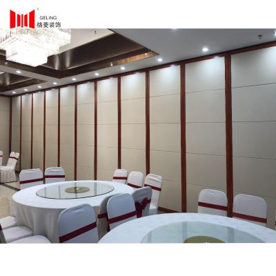 China 38db To 45db Folding Acoustic Room Dividers Restaurant Folding Partition for sale
