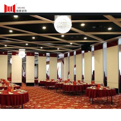 China Fabric Cushion 95mm Foldable Soundproof Partition Wall For Restaurant for sale