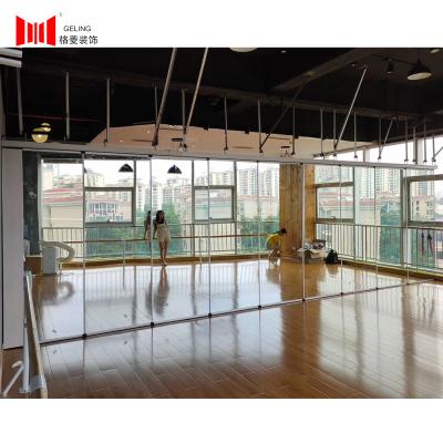 China Desplazamiento de la pared movible 65m m del vidrio del espejo con POM Hanging Wheels en venta