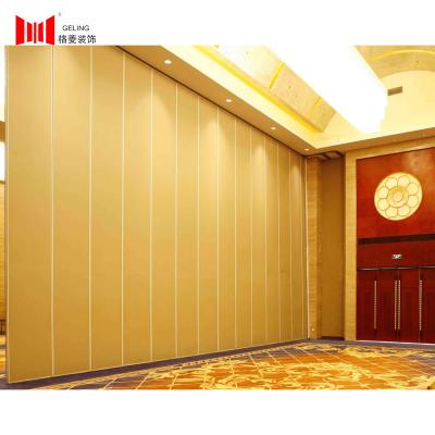 China 44db Acoustic Sliding Folding Partitions Movable Walls 80mm for sale