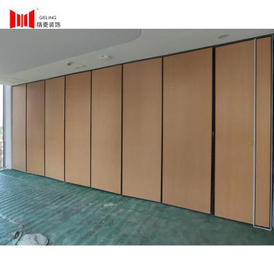 China Movable Soundproof Foldable Partition Wall 65mm Aluminum Frame for sale