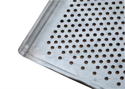 China Bandeja de aluminio plana y perforada de la hornada con altura aumentada de la bandeja de los bordes 20m m en venta