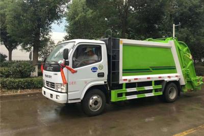 China 5 camión de basura cúbico del cargador del lado del alto rendimiento del camión volquete de basura 4x2 en venta
