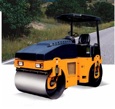 China 4.5 Ton Four Wheels Full Hydraulic Vibratory Road Roller for sale