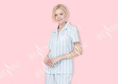 China Sistemas cortos del pijama de la manga de las señoras rayadas, sistemas de la ropa de noche de las mujeres arregladas cordón en venta