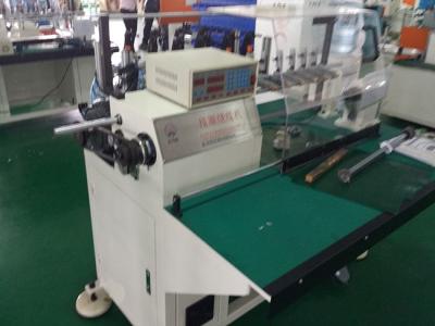 China Máquina de bobina automática del estator de la bobina del alambre del motor SMT-SR350 equipada de neumático mecánico en venta