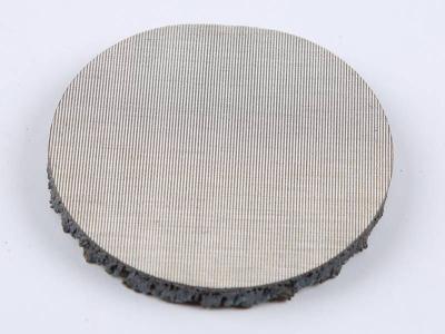 China Disco de acero inoxidable sinterizado 304 del filtro alrededor de la malla líquida del filtro de la resistencia a la corrosión en venta