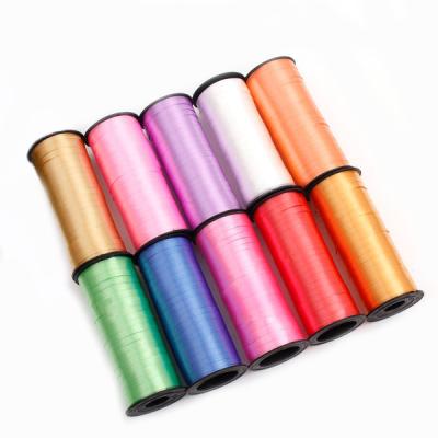 China presente plástico de ondulação do rolo da fita do polipropileno de 100m que embala Logo Ribbon Rolls feito sob encomenda à venda
