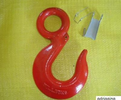 China eye hoist hook with latches  red color for sale