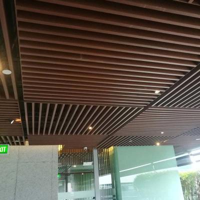China Panel de techo residencial de PVC WPC aislamiento acústico resistente a la intemperie en venta