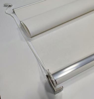 Chine nuances de rouleau de tissu de 38mm, abat-jour en aluminium décoratifs de panne d'électricité de fenêtre de tube à vendre