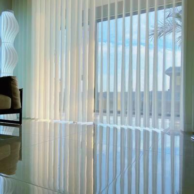 중국 호텔에 쓸 89 밀리미터 불빛이 새지 않는 창문 수직형 블라인드 구성 폴리에스테르 소재 판매용