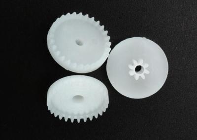 Chine contrat en plastique blanc de vitesses de couronne de roue de 20mm avec 28 dents droites de Z à vendre
