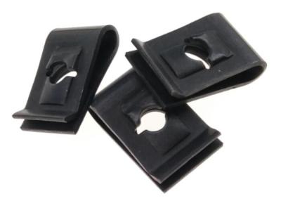 China 50 pernos Nuts del hardware de HRC, las nueces de clip de acero del óxido para el panel mecanografían U 17 x 11 x 0,8 milímetros en venta